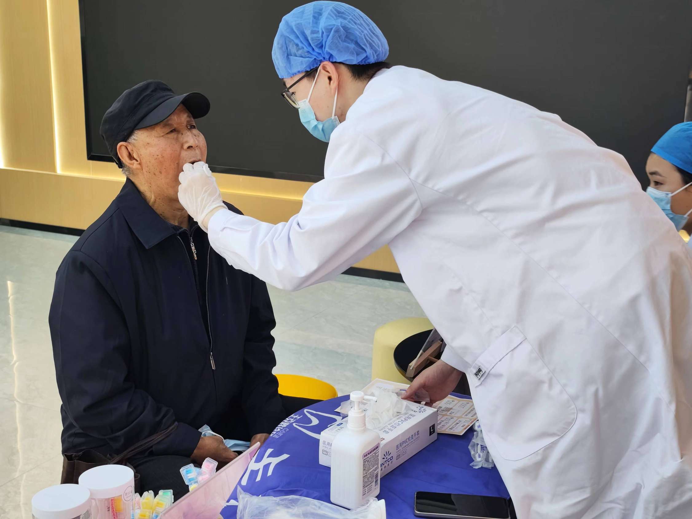 社区义诊常态化 把口腔健康送到居民家门口